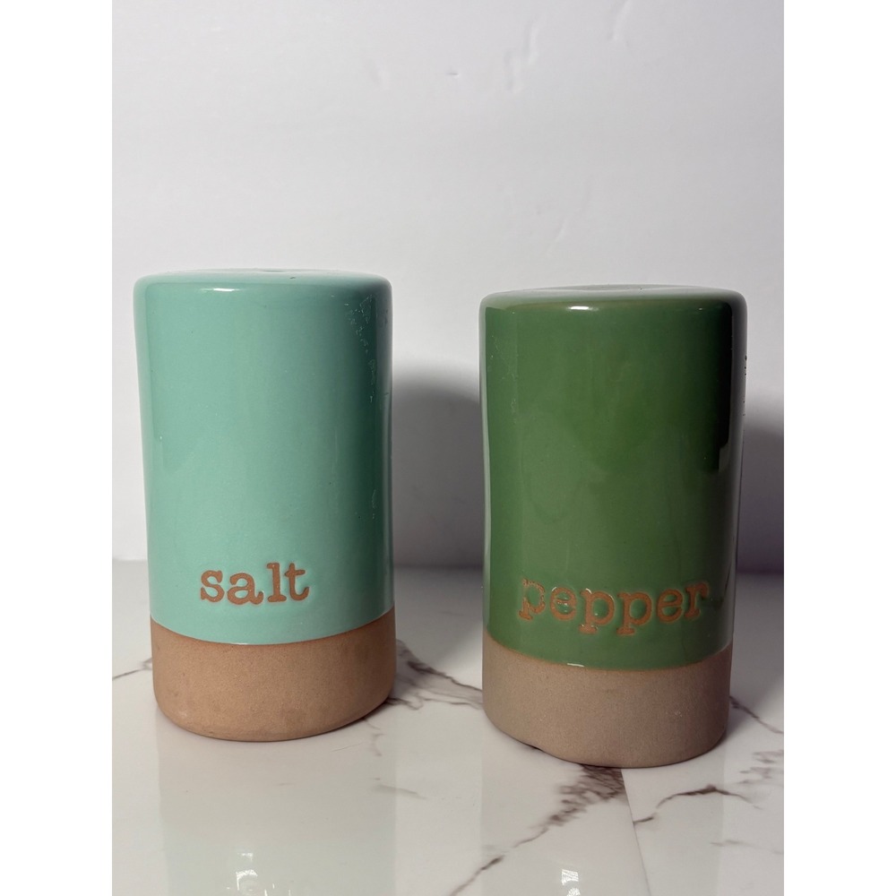 Modern Ceramic Salt and Pepper Shakers Set Green‎ Mint Two-Tone Terracotta Base